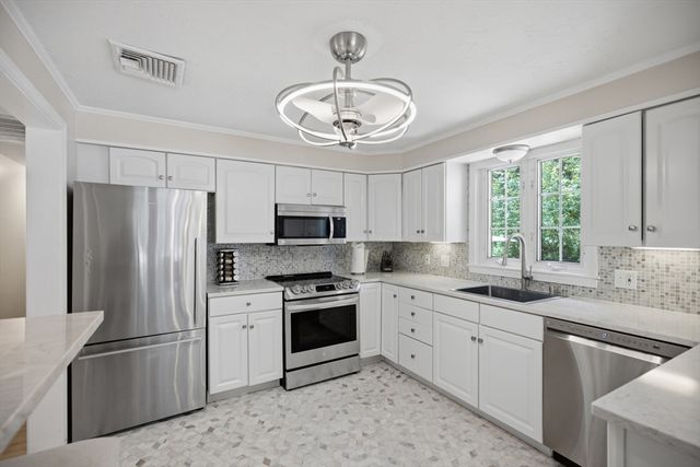 416 Ipswich Rd, Boxford, MA 01921
