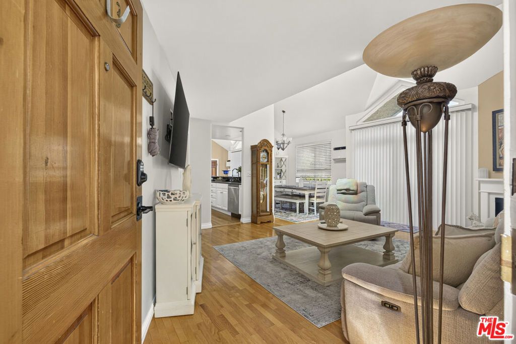 9707 Charnock Avenue 203, Los Angeles, CA 90034 — photo 2