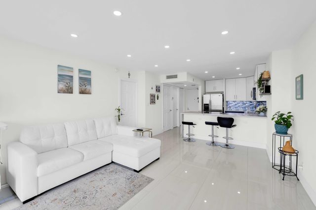 20335 W Country Club Drive 2107, Aventura, FL 33180