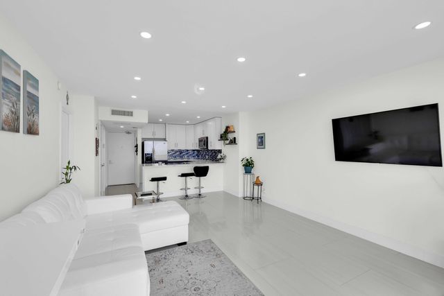 20335 W Country Club Drive 2107, Aventura, FL 33180