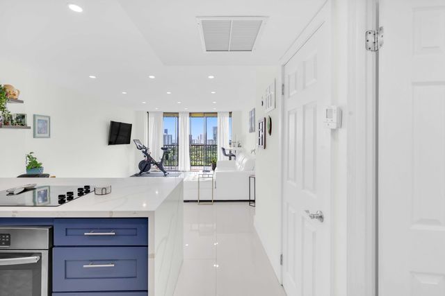 20335 W Country Club Drive 2107, Aventura, FL 33180