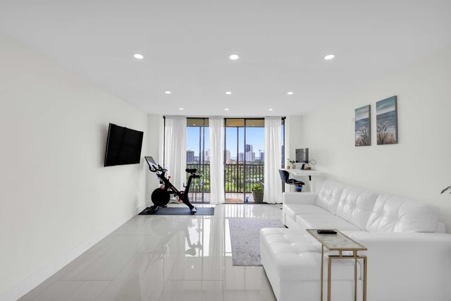 20335 W Country Club Drive 2107, Aventura, FL 33180