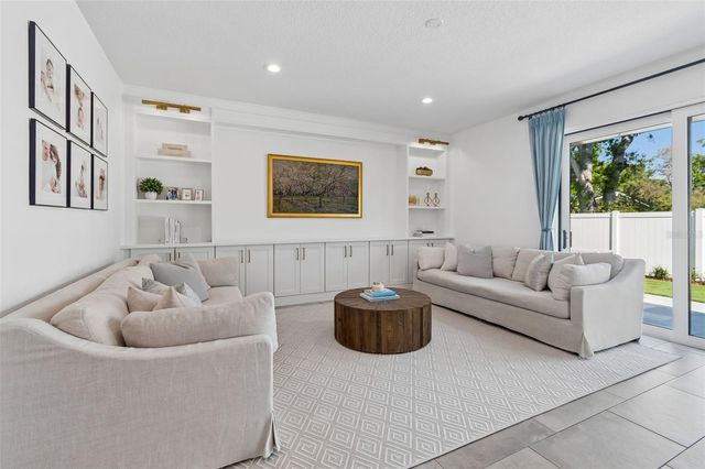 3209 W ROGERS AVENUE, Tampa, FL 33611