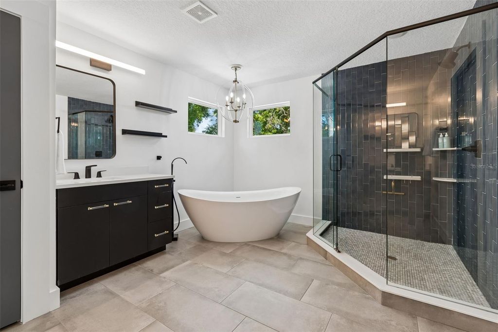 Image 12 of property listing at 3209 W ROGERS AVENUE, Tampa, FL 33611