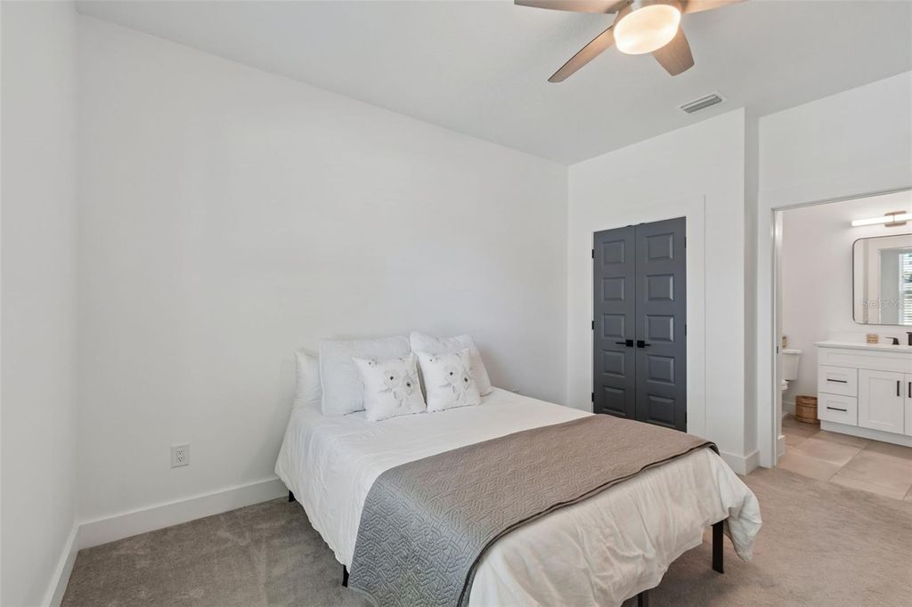 Image 20 of property listing at 3209 W ROGERS AVENUE, Tampa, FL 33611