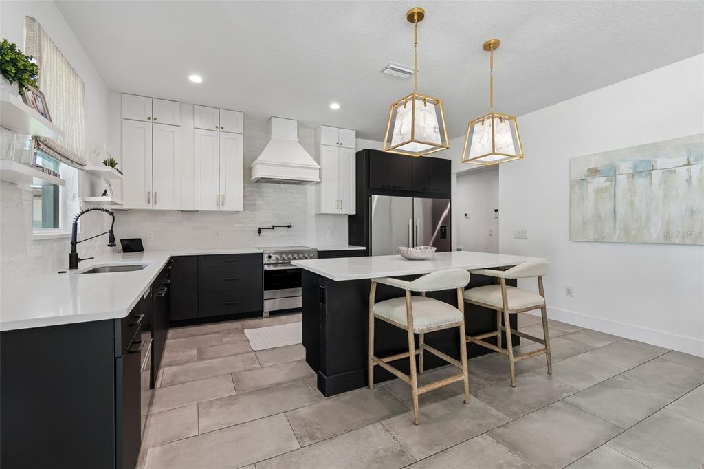 Image 3 of property listing at 3209 W ROGERS AVENUE, Tampa, FL 33611