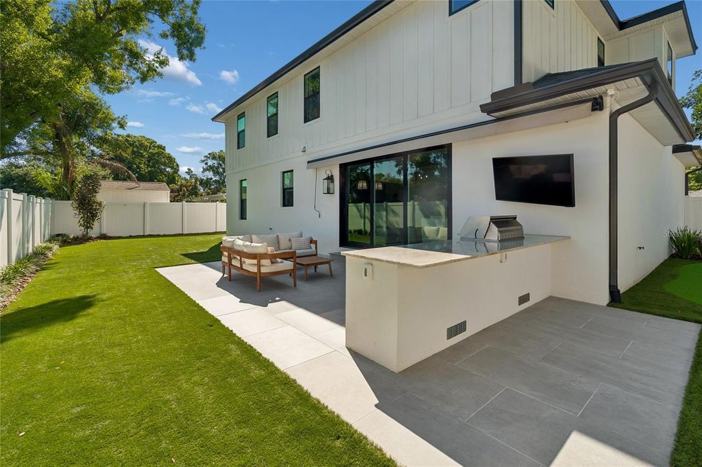 Image 22 of property listing at 3209 W ROGERS AVENUE, Tampa, FL 33611