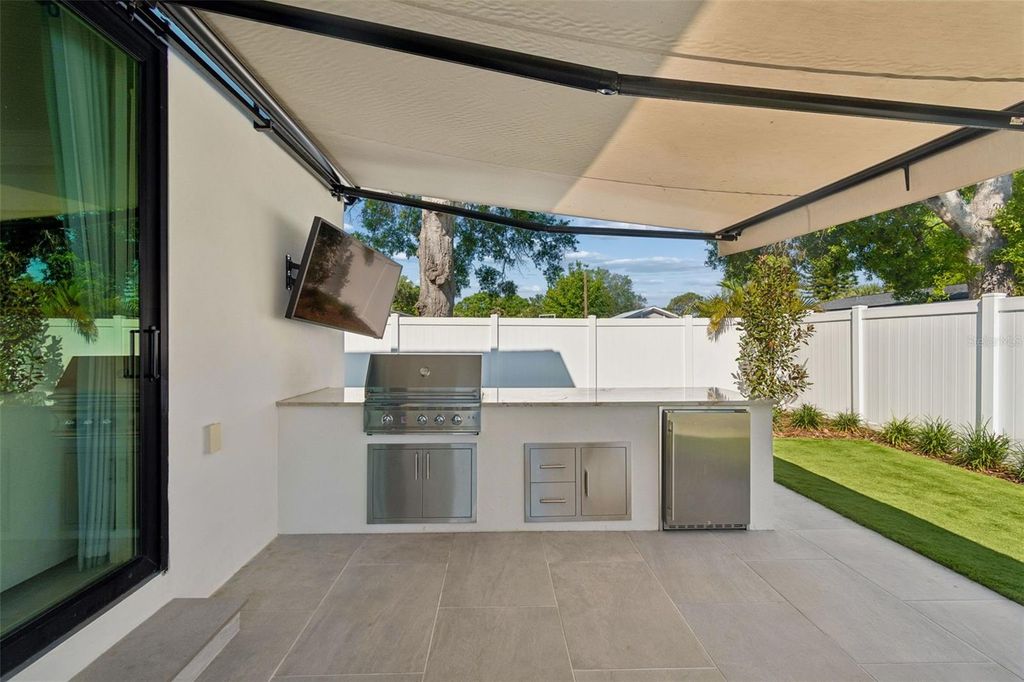 Image 23 of property listing at 3209 W ROGERS AVENUE, Tampa, FL 33611