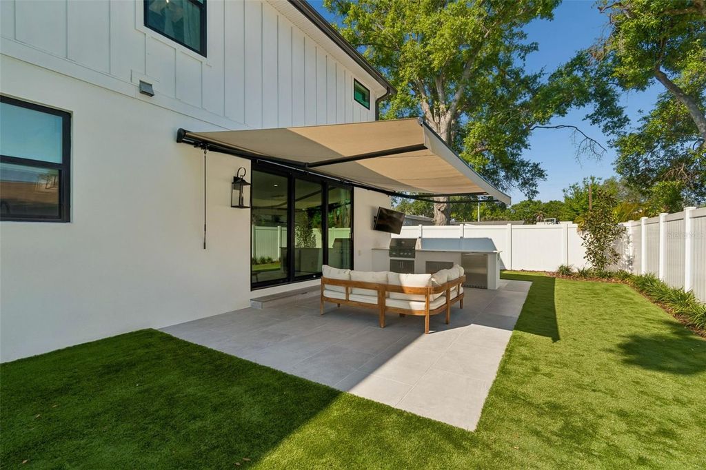 Image 24 of property listing at 3209 W ROGERS AVENUE, Tampa, FL 33611