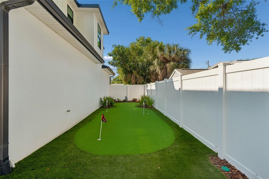 Image 26 of property listing at 3209 W ROGERS AVENUE, Tampa, FL 33611