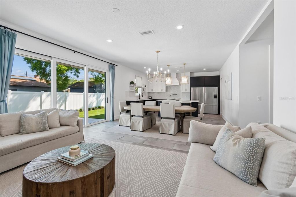 Image 7 of property listing at 3209 W ROGERS AVENUE, Tampa, FL 33611