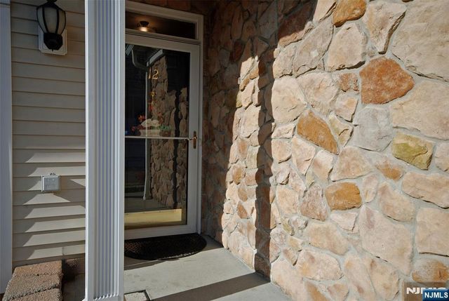 12 Quartz Way, Woodland Park, NJ 07424