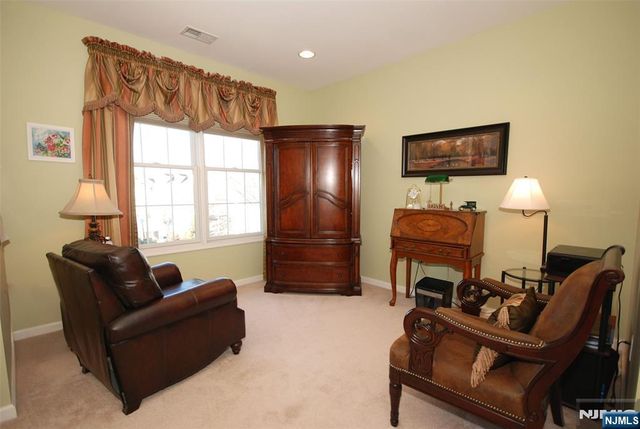 12 Quartz Way, Woodland Park, NJ 07424