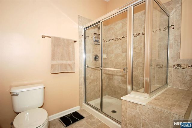 12 Quartz Way, Woodland Park, NJ 07424