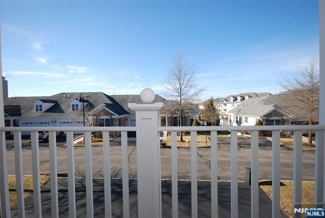 12 Quartz Way, Woodland Park, NJ 07424