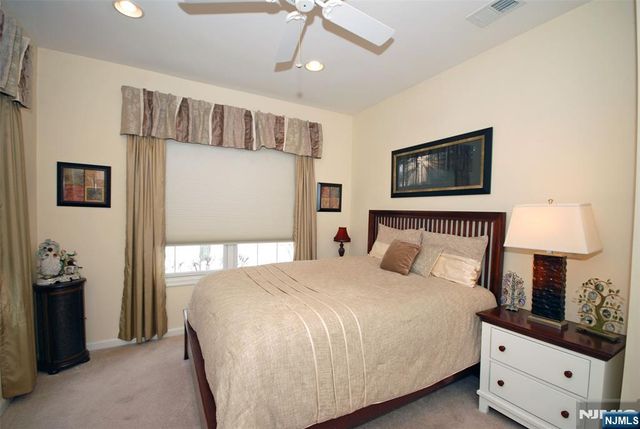 12 Quartz Way, Woodland Park, NJ 07424