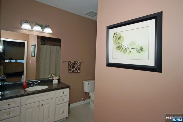 12 Quartz Way, Woodland Park, NJ 07424