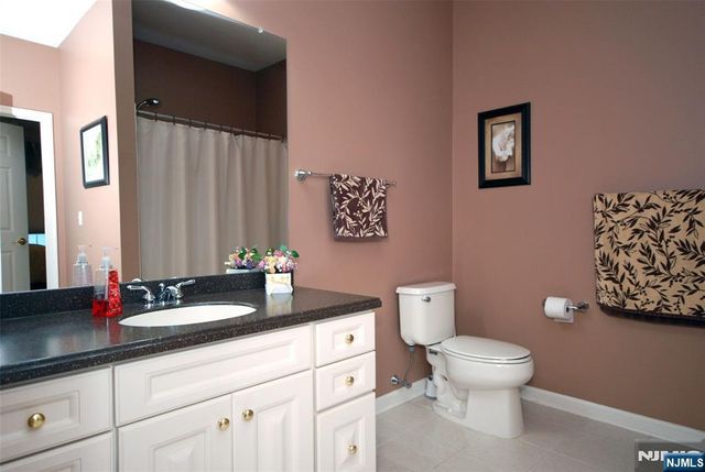 12 Quartz Way, Woodland Park, NJ 07424