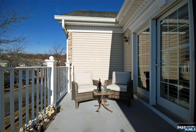 12 Quartz Way, Woodland Park, NJ 07424