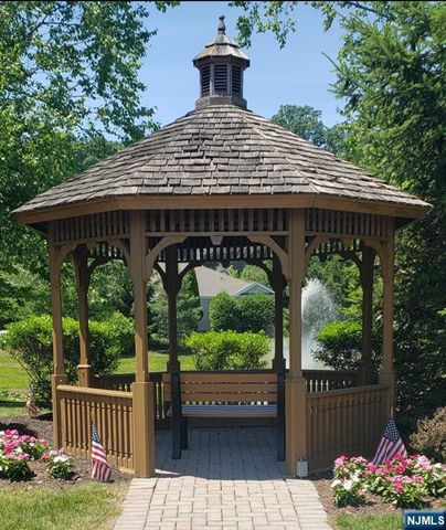 12 Quartz Way, Woodland Park, NJ 07424