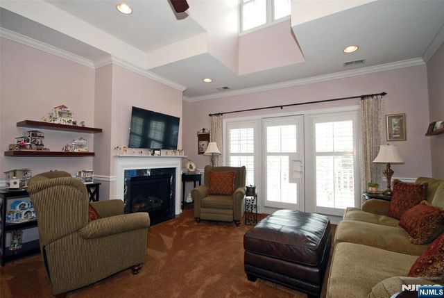 12 Quartz Way, Woodland Park, NJ 07424