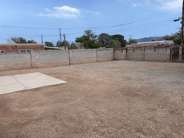 1004 California Street SE, Albuquerque, NM 87108