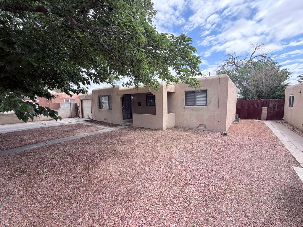 1004 California Street SE, Albuquerque, NM 87108