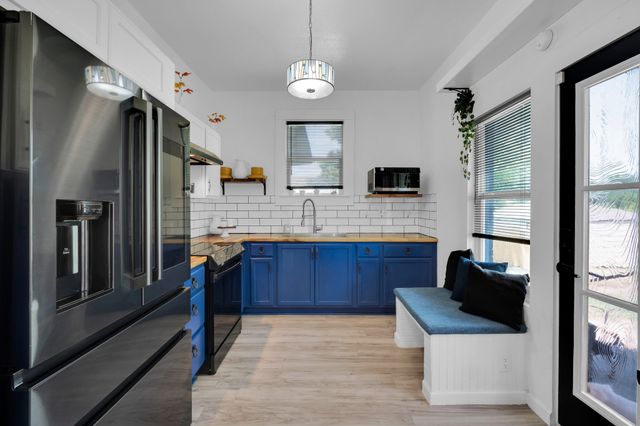 805 E Wise Street, Bowie, TX 76230