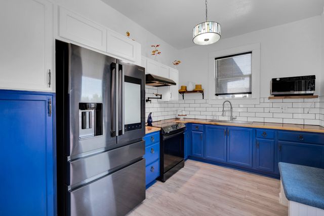 805 E Wise Street, Bowie, TX 76230