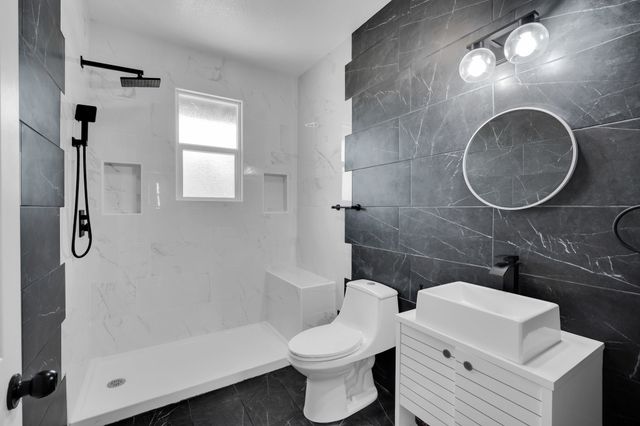 805 E Wise Street, Bowie, TX 76230