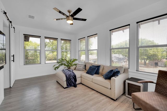 805 E Wise Street, Bowie, TX 76230