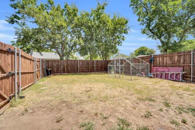 805 E Wise Street, Bowie, TX 76230