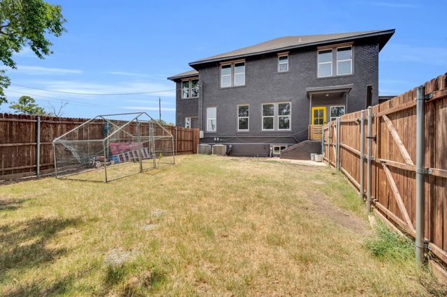 805 E Wise Street, Bowie, TX 76230