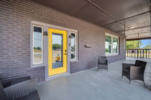 805 E Wise Street, Bowie, TX 76230