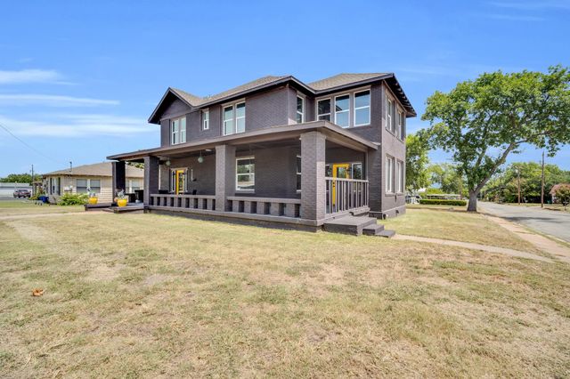 805 E Wise Street, Bowie, TX 76230