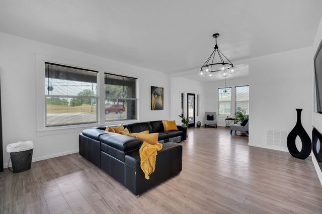 805 E Wise Street, Bowie, TX 76230