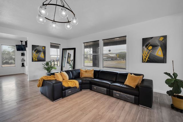 805 E Wise Street, Bowie, TX 76230