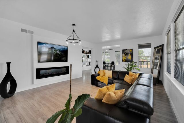 805 E Wise Street, Bowie, TX 76230