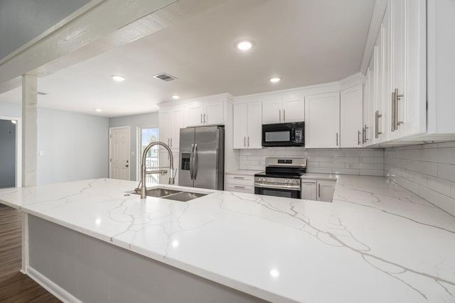 901 Bonita Street, Bayou Vista, TX 77563