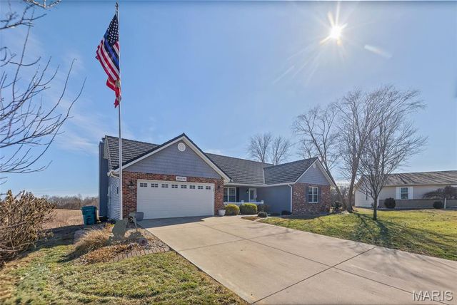 227 Suburban Drive, Smithton, IL 62285