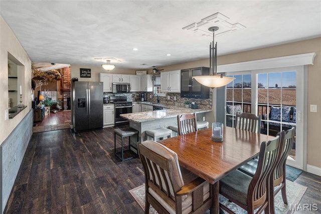 227 Suburban Drive, Smithton, IL 62285