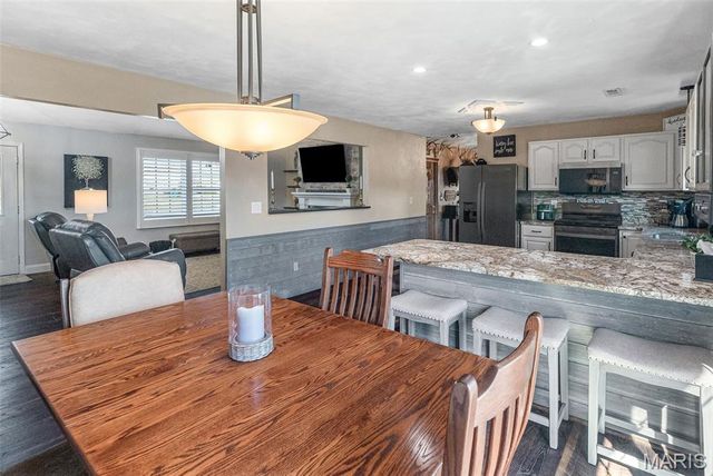 227 Suburban Drive, Smithton, IL 62285