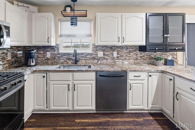 227 Suburban Drive, Smithton, IL 62285