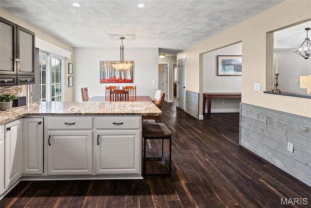 227 Suburban Drive, Smithton, IL 62285