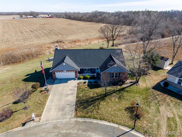 227 Suburban Drive, Smithton, IL 62285