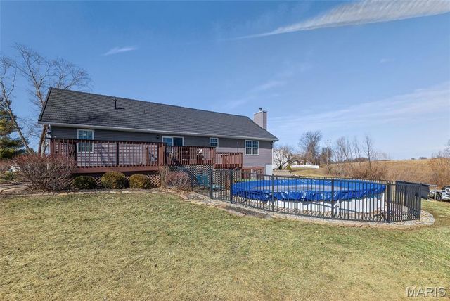 227 Suburban Drive, Smithton, IL 62285