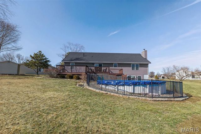 227 Suburban Drive, Smithton, IL 62285