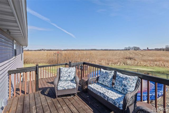 227 Suburban Drive, Smithton, IL 62285