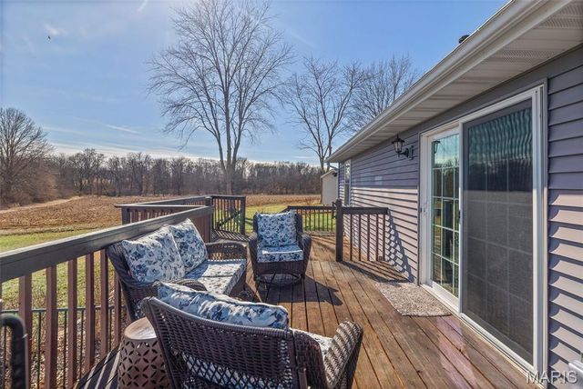 227 Suburban Drive, Smithton, IL 62285