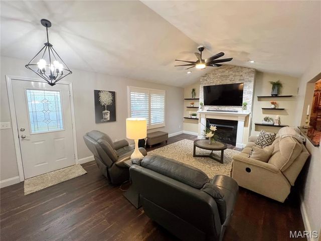 227 Suburban Drive, Smithton, IL 62285